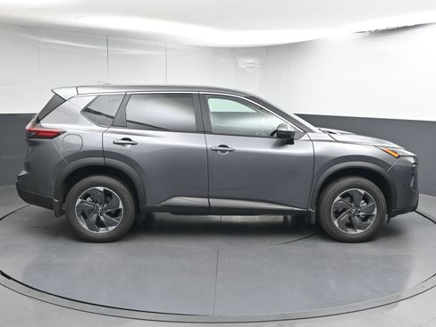 Used 2026 Nissan Rogue SV image 9