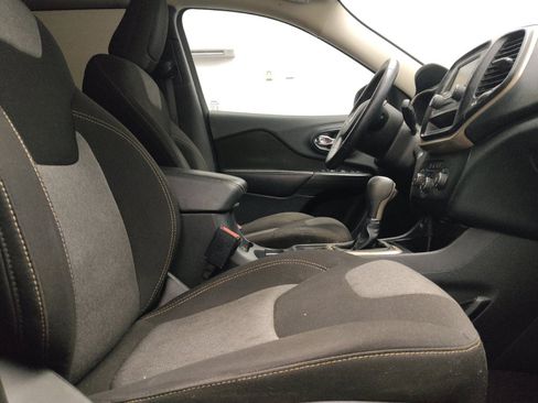 Used 2016 Jeep Cherokee Sport FWD image 21