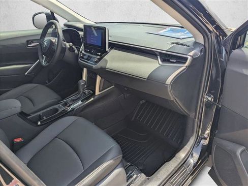 Certified 2025 Toyota Corolla Cross XLE w/ Convenience Package FWD image 20