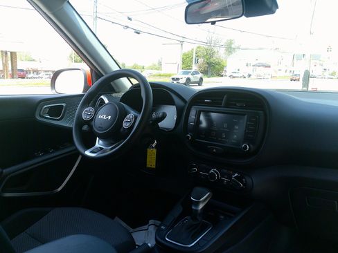 Used 2023 Kia Soul LX FWD image 22