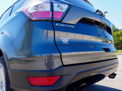 Used 2018 Ford Escape SE w/ SE Sport Appearance Package FWD image 30