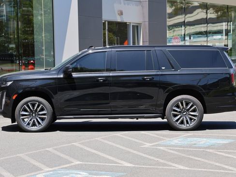 Used 2022 Cadillac Escalade ESV Sport w/ Touring Package AWD/4WD image 2