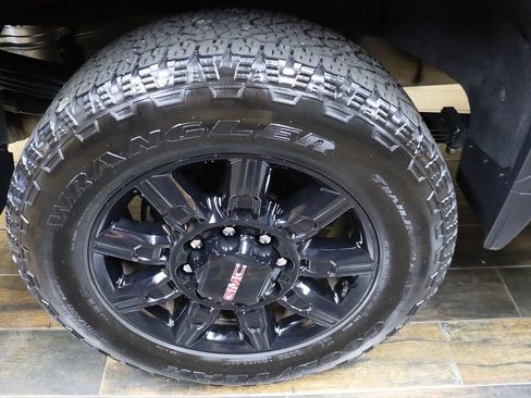 Used 2025 GMC Sierra 2500 AT4 w/ AT4 Preferred Package AWD/4WD image 42