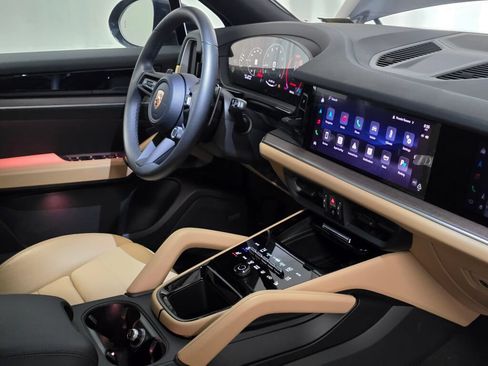 Certified 2026 Porsche Cayenne AWD/4WD image 28