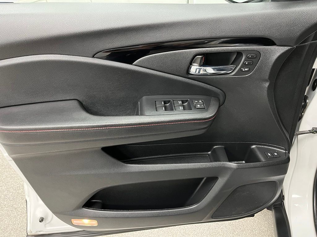 Used 2021 Honda Pilot Black Edition image 23