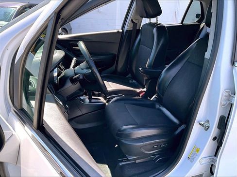 Used 2018 Chevrolet Trax LT w/ LT Convenience Package AWD/4WD image 10