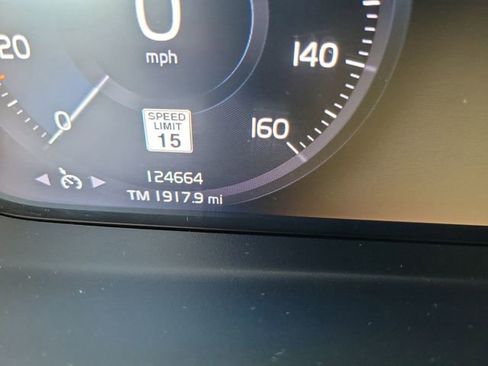 Used 2022 Volvo XC40 T5 Momentum image 17