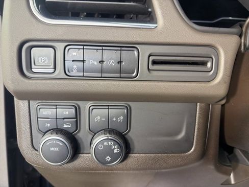 Used 2023 Chevrolet Suburban LT image 18