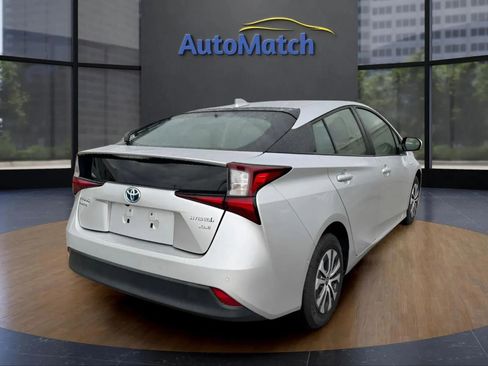 Used 2020 Toyota Prius XLE w/ Preferred Accessory Package image 10