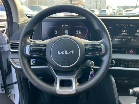 Used 2025 Kia Sportage LX image 17