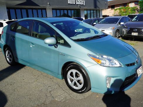 Used 2014 Toyota Prius Two FWD image 3