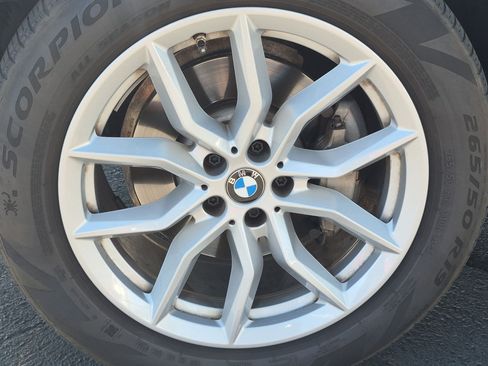 Used 2021 BMW X5 xDrive40i w/ Premium Package AWD/4WD image 13