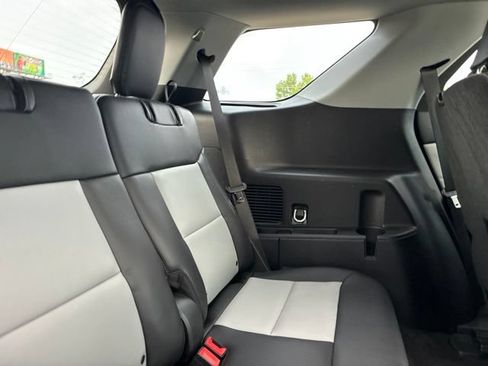 Used 2023 Ford Explorer XLT w/ Equipment Group 202A AWD/4WD image 26