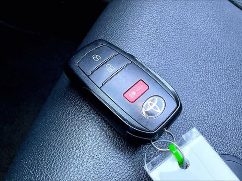 Used 2023 Toyota Corolla Cross XLE image 13