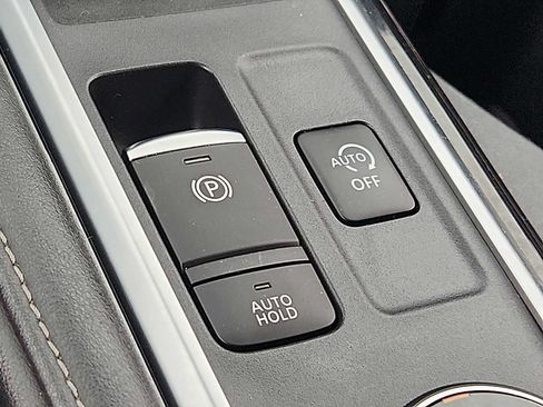 Used 2022 Nissan Pathfinder SL AWD/4WD image 25
