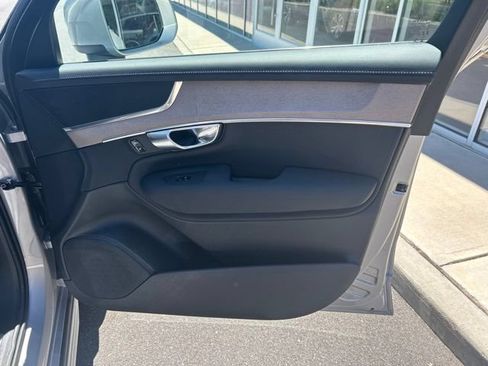 Certified 2025 Volvo XC90 B6 Plus AWD/4WD image 14