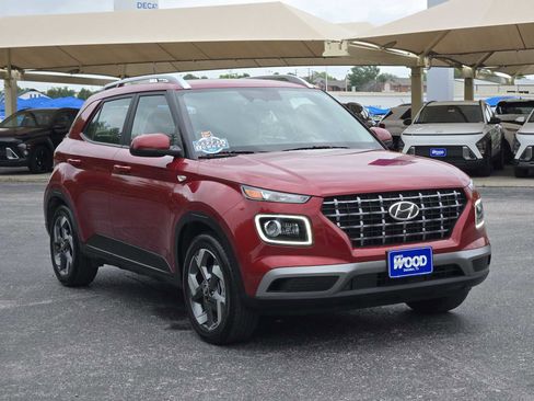 Certified 2025 Hyundai Venue Limited image 3