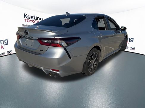 Used 2024 Toyota Camry SE image 3