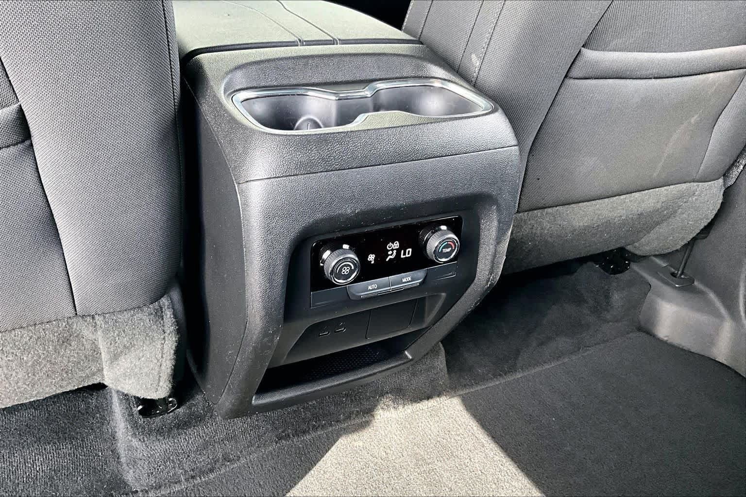 Used 2025 Chevrolet Traverse LT FWD image 33