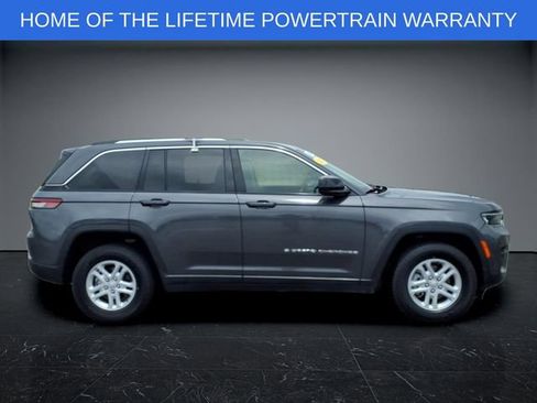 Used 2024 Jeep Grand Cherokee Laredo RWD image 2