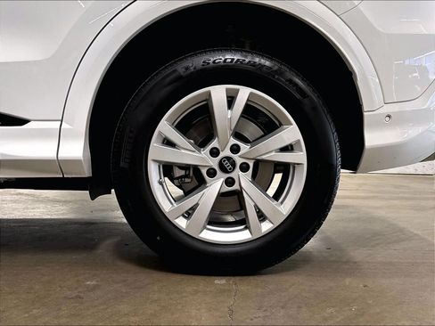 Certified 2025 Audi Q5 Premium AWD/4WD image 11