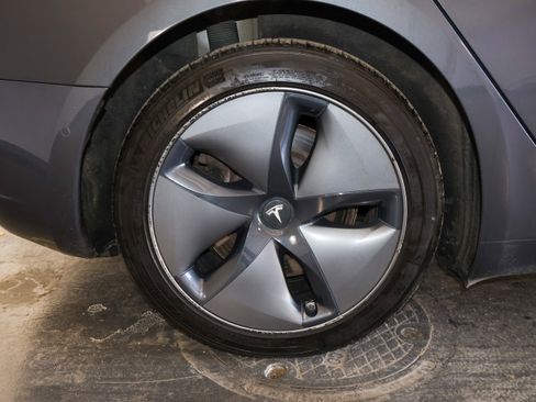 Used 2020 Tesla Model 3 Long Range image 52