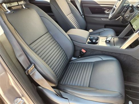 Used 2025 Land Rover Discovery Sport S image 10
