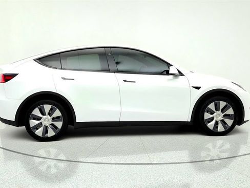 Used 2024 Tesla Model Y Long Range AWD/4WD image 4