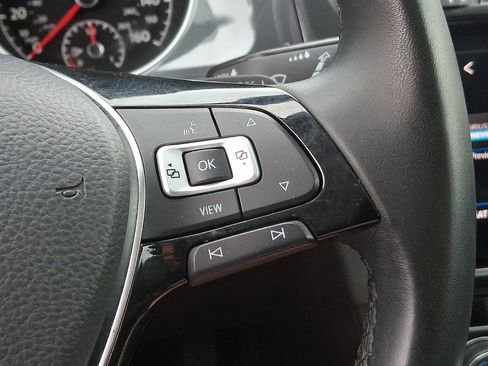 Used 2019 Volkswagen Golf SE FWD image 22