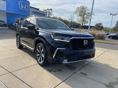 Used 2024 Honda Pilot Touring image 2