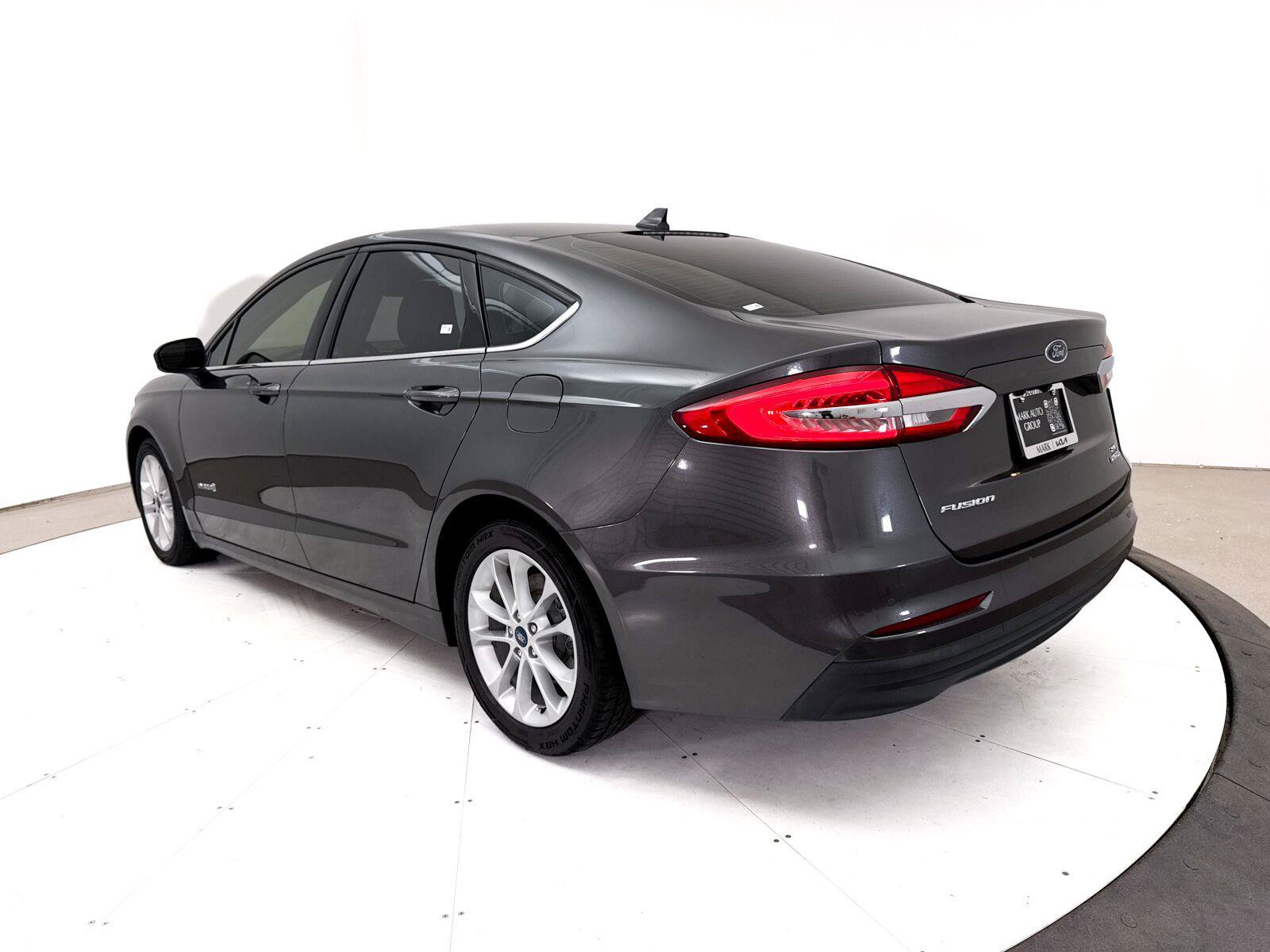 Used 2019 Ford Fusion SE FWD image 10