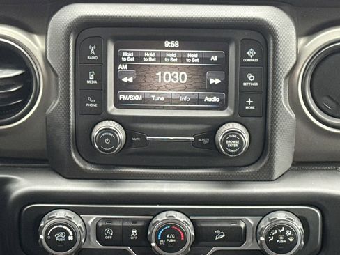 Used 2018 Jeep Wrangler Unlimited Sport image 13