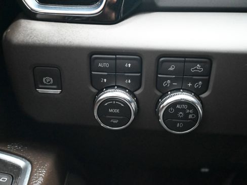 Used 2024 GMC Sierra 2500 Denali w/ Max Trailering Package image 28