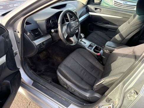 Used 2010 Subaru Legacy 2.5i Premium image 5