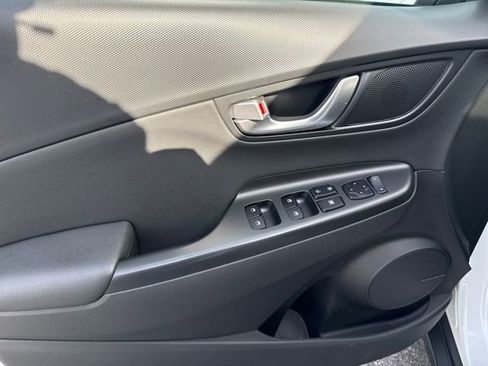 Used 2022 Hyundai Kona Limited AWD/4WD image 9