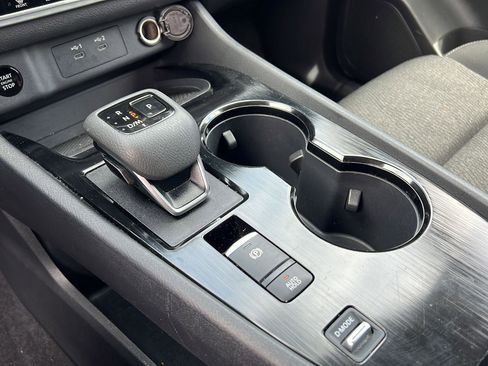 Used 2025 Nissan Rogue SV FWD image 18