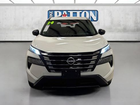 Used 2024 Nissan Rogue S AWD/4WD image 2