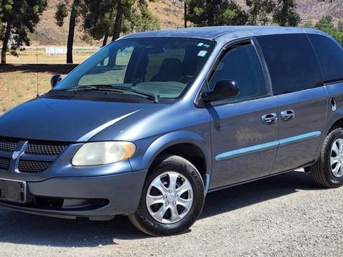 Used 2002 Dodge Caravan Sport image 2
