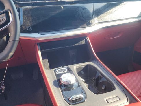 Used 2024 Jeep Wagoneer Launch Edition AWD/4WD image 9