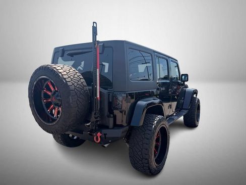 Used 2017 Jeep Wrangler Unlimited Sahara AWD/4WD image 4