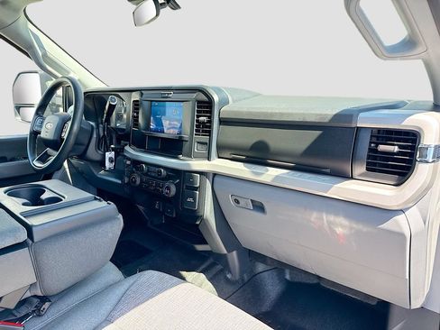 Used 2025 Ford F550 4x4 Crew Cab image 23