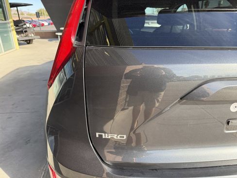 Used 2024 Kia Niro EX image 14