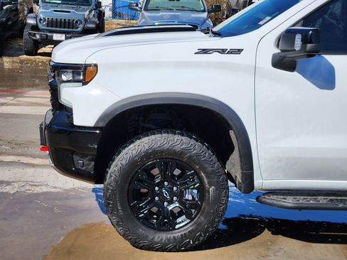 Used 2024 Chevrolet Silverado 1500 ZR2 w/ Technology Package image 10