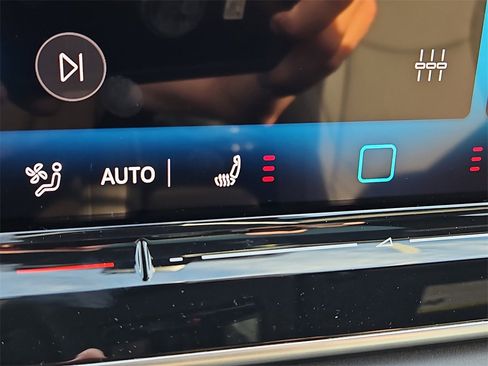 New 2025 Volkswagen Tiguan SE R-Line image 11