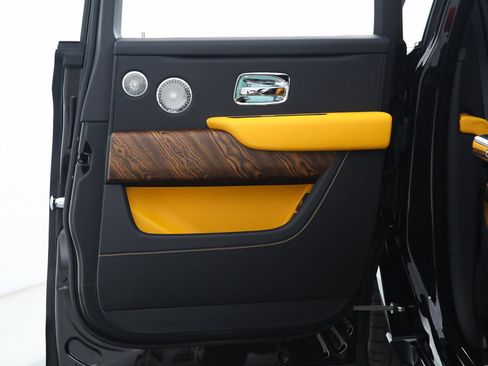 Used 2025 Rolls-Royce Cullinan image 26