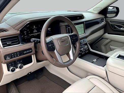 Used 2023 GMC Yukon Denali AWD/4WD image 18