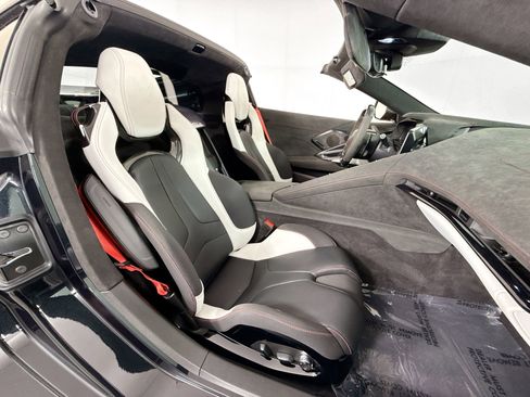 Used 2023 Chevrolet Corvette Z06 w/ Z07 Performance Package RWD image 21