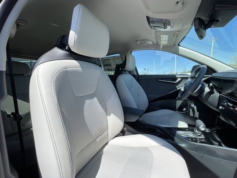 New 2025 Kia Niro EX image 28