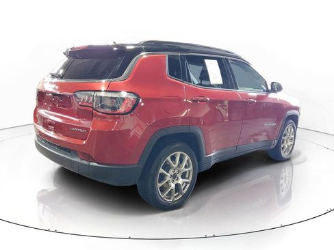 Used 2025 Jeep Compass Limited AWD/4WD image 4