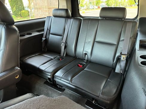 Used 2013 Chevrolet Suburban LTZ image 19